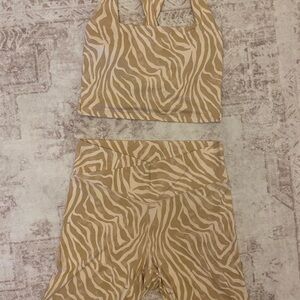 Old Navy Beige and Cream Zebra-Print Active Set
